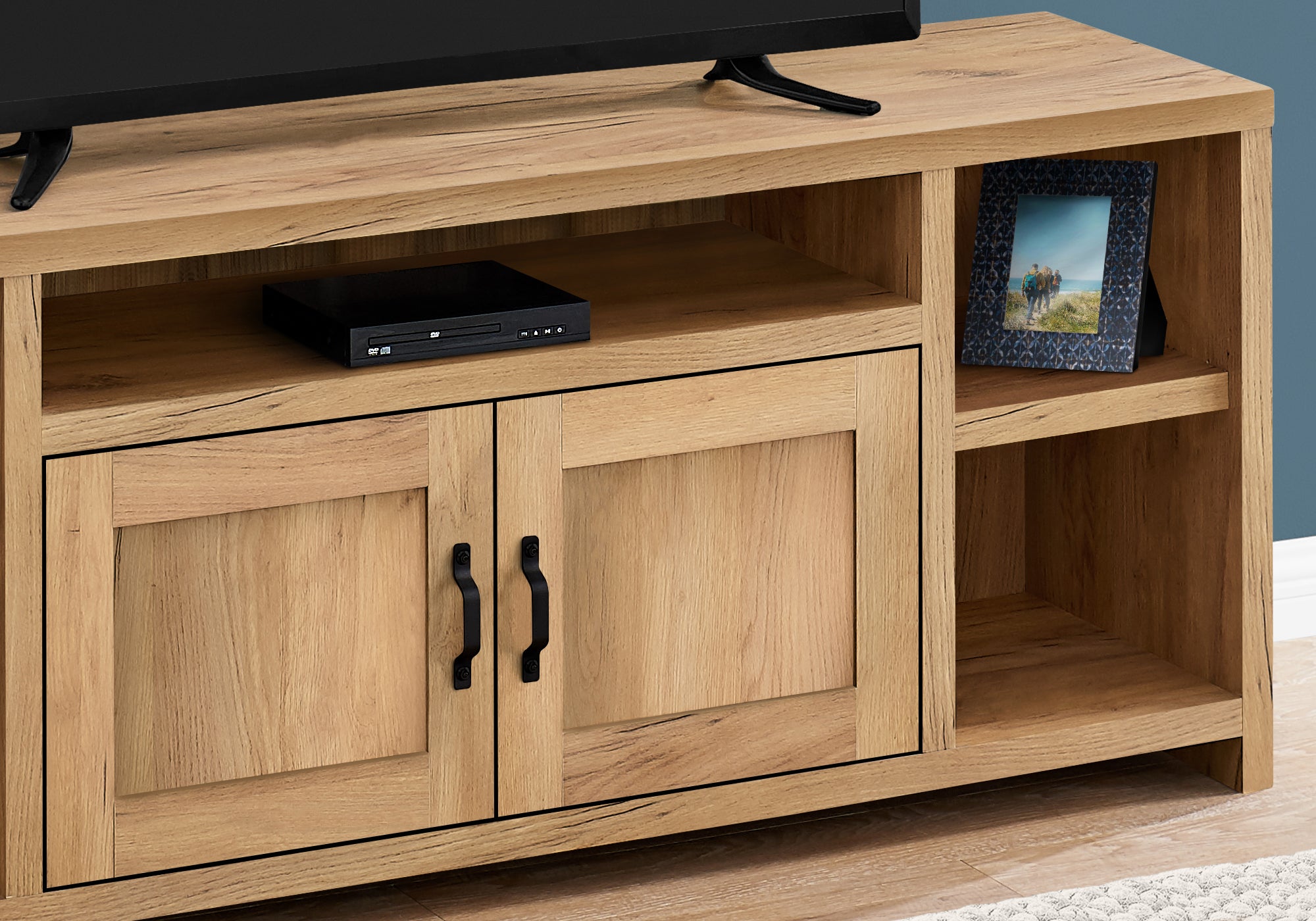 Tv Stand - 60L / Golden Pine Reclaimed Wood-Look