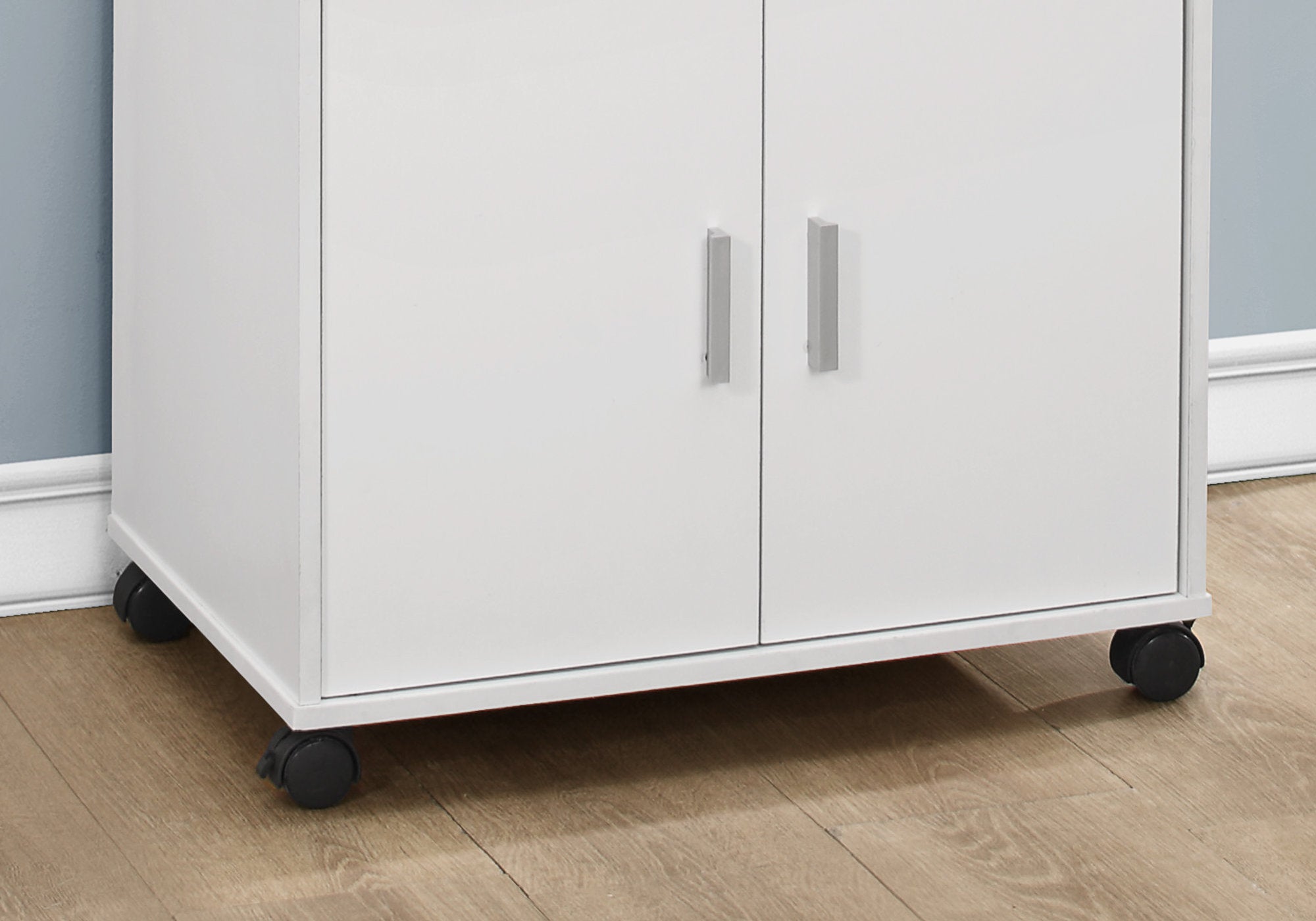 Kitchen Cart - 33H / White On Castors
