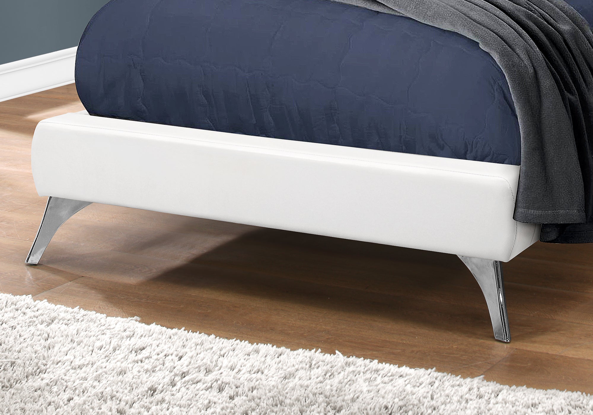 Bed - Twin Size / White Leather-Look With Chrome Legs