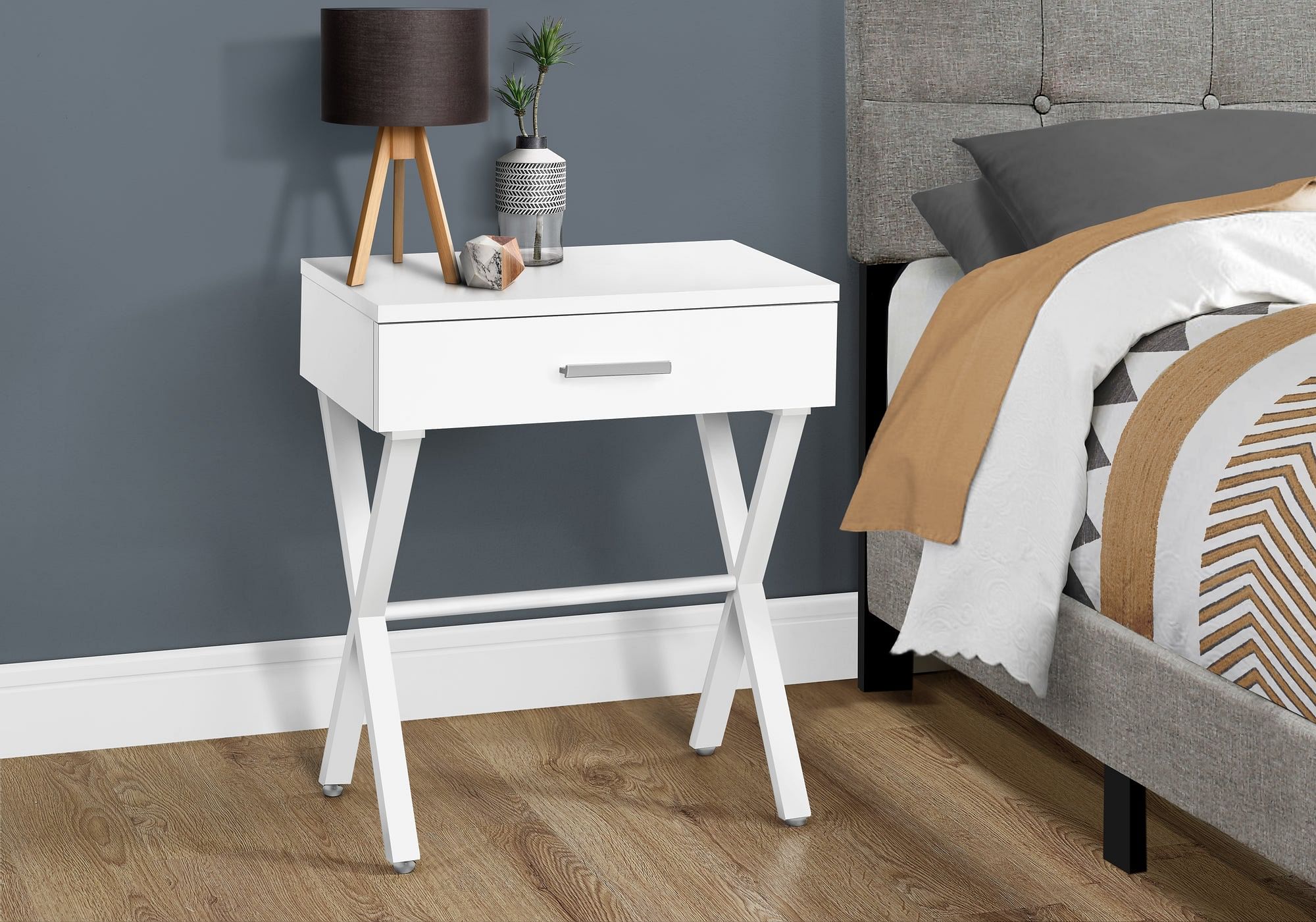 Accent Table - 24H / White / White Metal