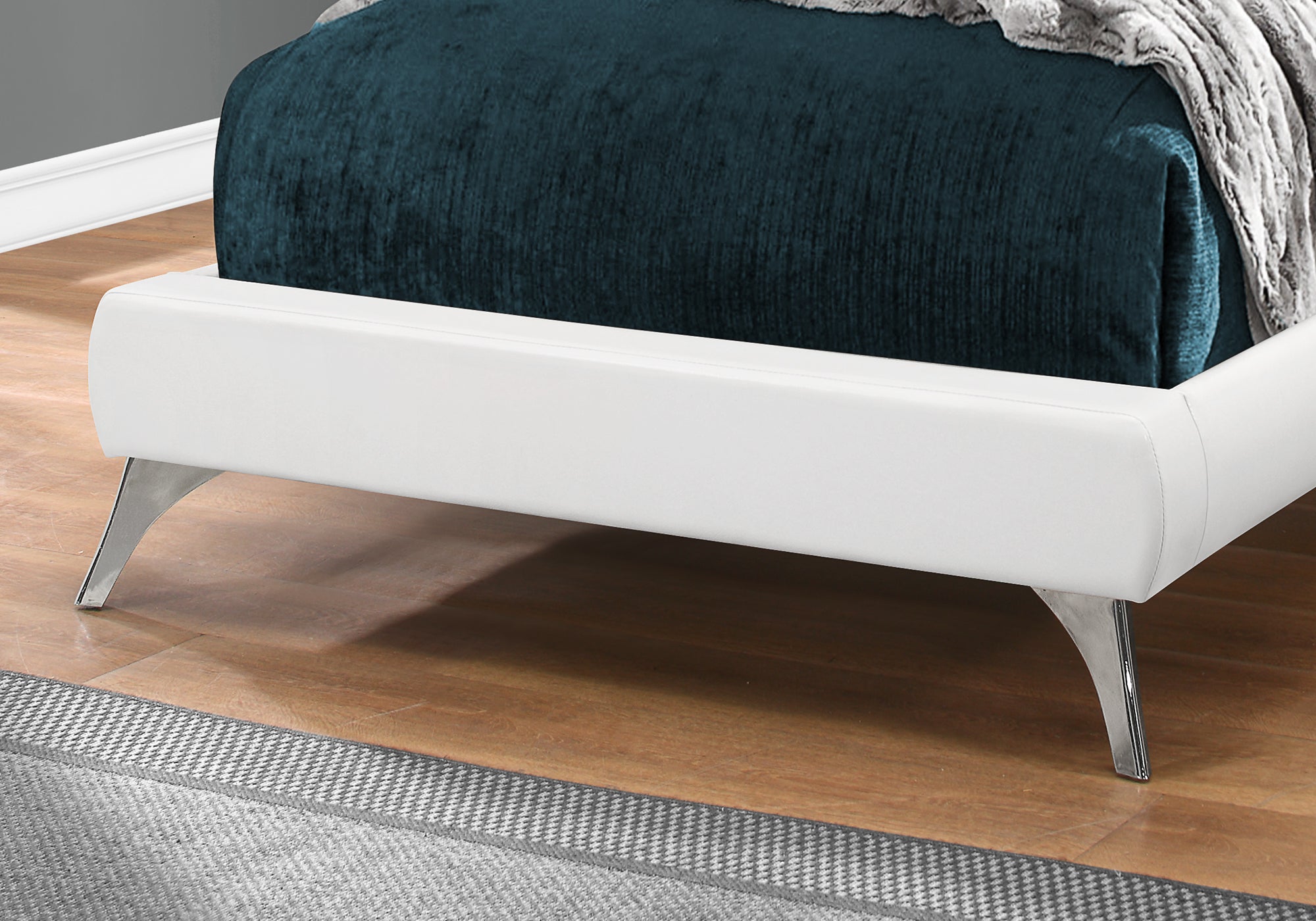 Bed - Twin Size / White Leather-Look With Chrome Legs