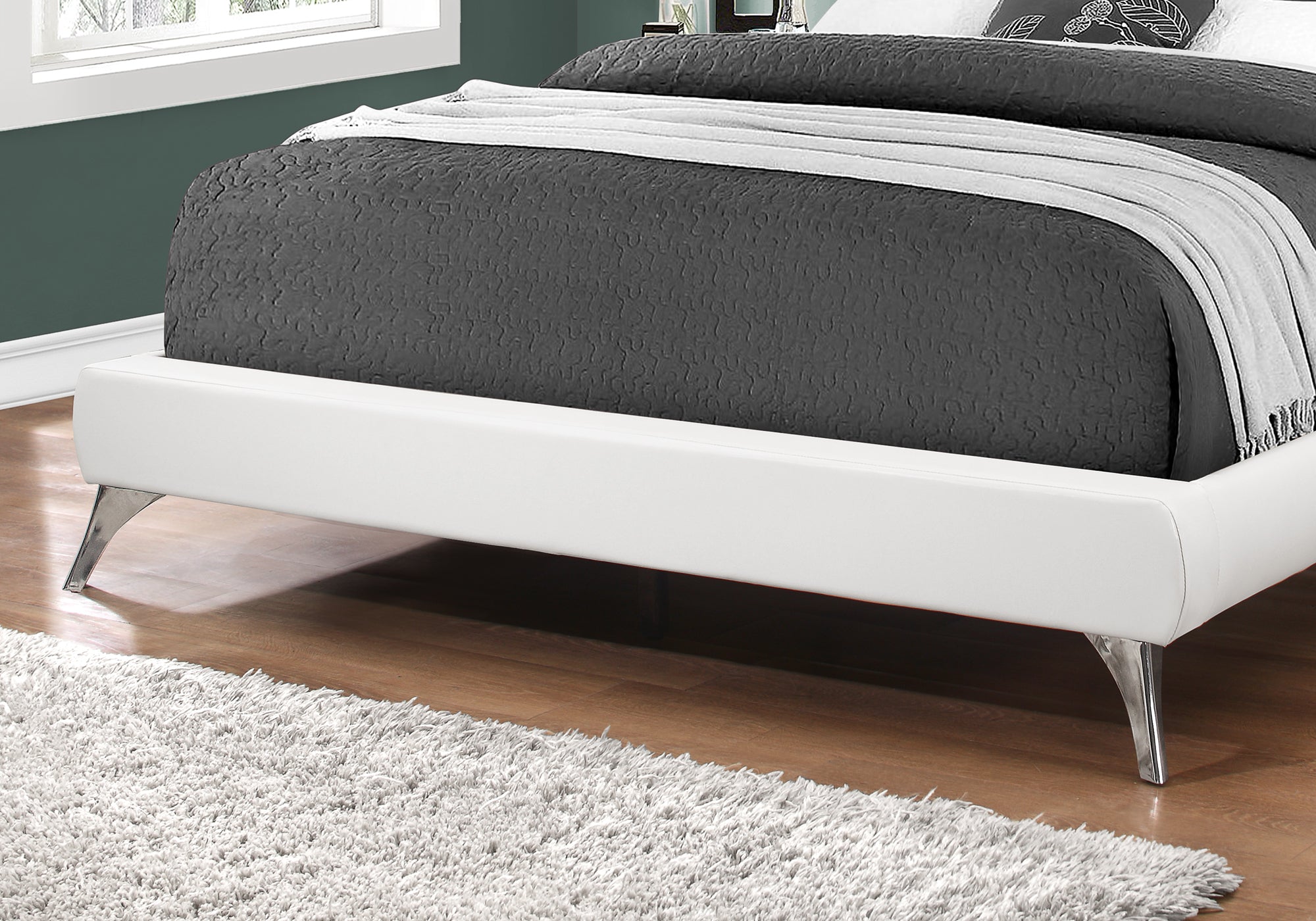 Bed - Queen Size / White Leather-Look With Chrome Legs