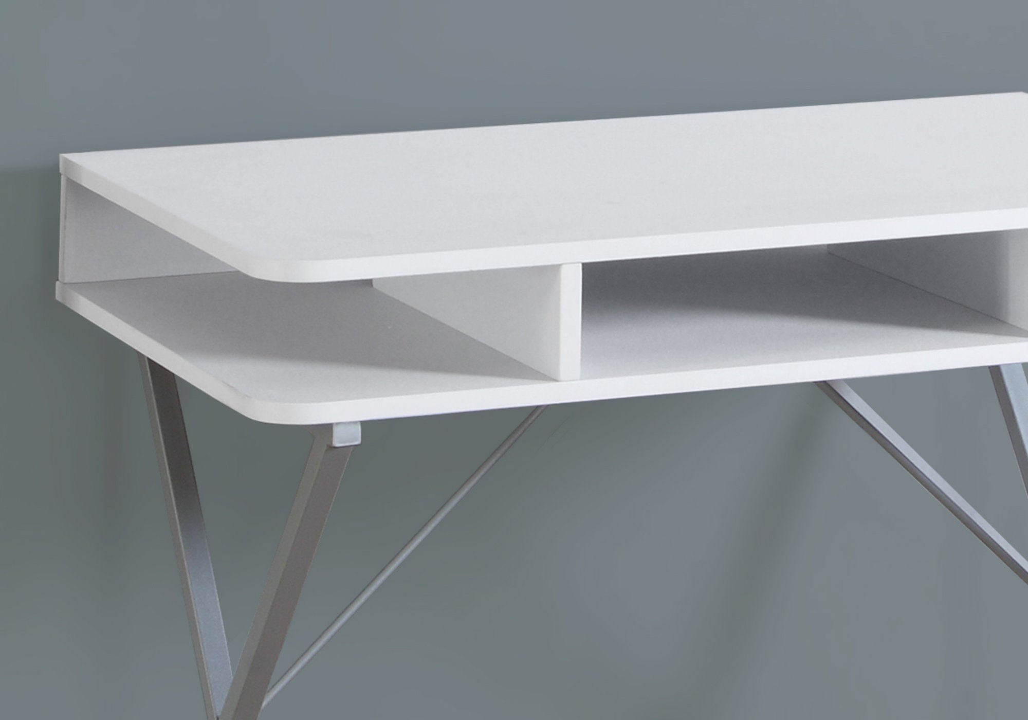 Computer Desk - 31L / White Top / Silver Metal